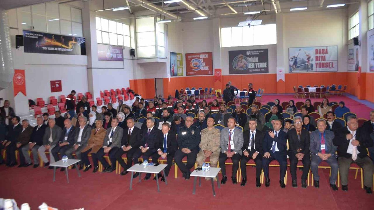 Bulanık’ta Tarım ve Orman Müdürlüğü ile DAKA'nın ortaklaşa düzenlediği kaz yetiştiriciliği çalıştayında önemli bilgiler paylaşıldı.