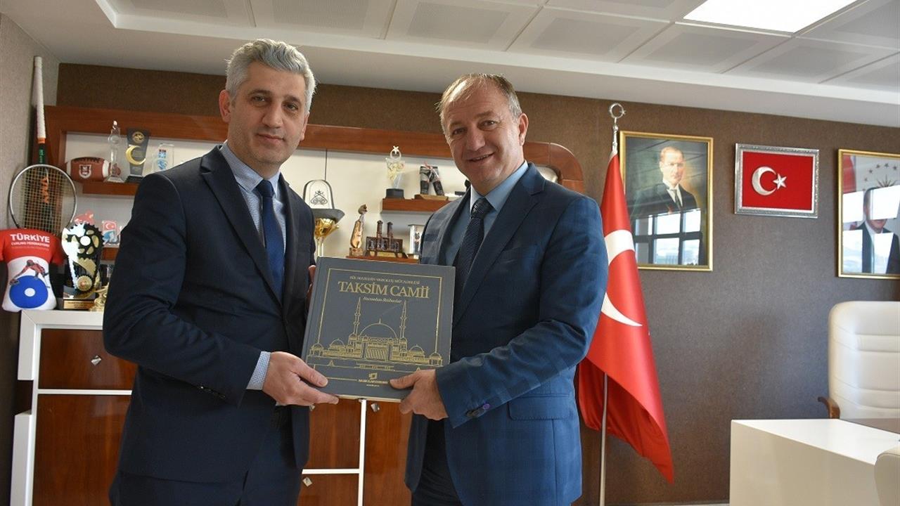 Erzurum'da Tahsin Şahin, Gençlik ve Spor İl Müdürü Levent Çakmur'u Ziyaret Etti