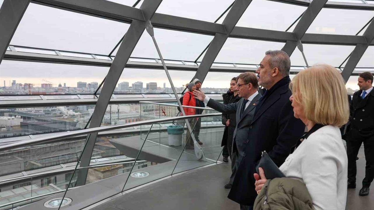Dışişleri Bakanı Hakan Fidan, Berlin'de Federal Meclis'i Ziyaret Etti