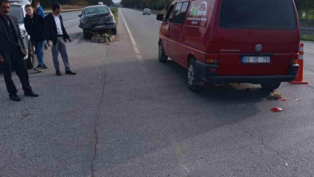 Karacabey Bursa'da İki Araç Arasında Meydana Gelen Çarpışmada 2 Kişi Yaralandı