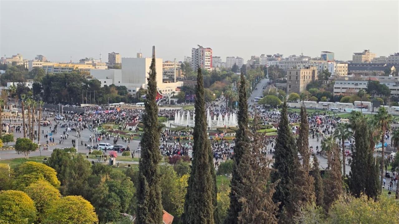 Şam'da Ulusal Birlik Kutlamaları İçin Meydanlar Dolduruldu