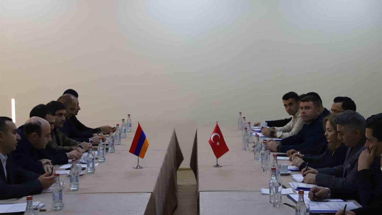 Kars'ta Türkiye ve Ermenistan, Demiryolu Rehabilitasyonu İçin İkinci Tur Görüşmelerini Gerçekleştirdi