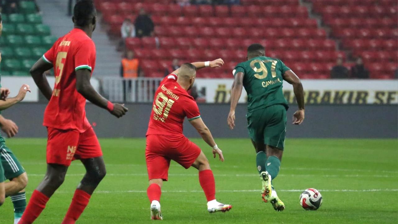 Diyarbakır Amed Sportif Faaliyetler, Esenler Erokspor'u 2-1 Yendi