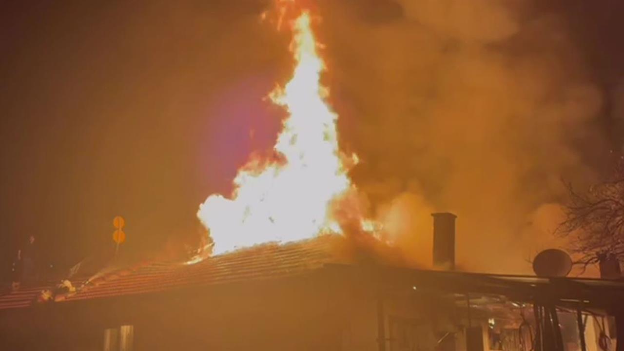 Manisa Kula'da Gece Saatlerinde Meydana Gelen Yangında İki Yapı Hasar Gördü