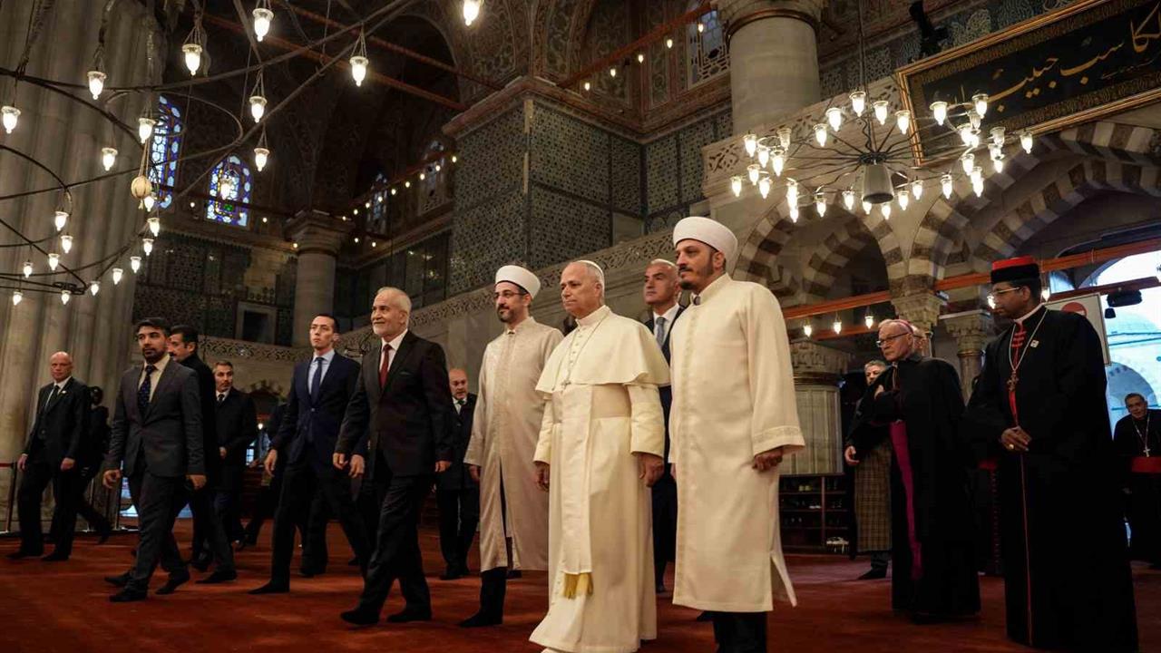 Papa 14. Leo İstanbul Sultanahmet Camii’ni Ziyaret Etti