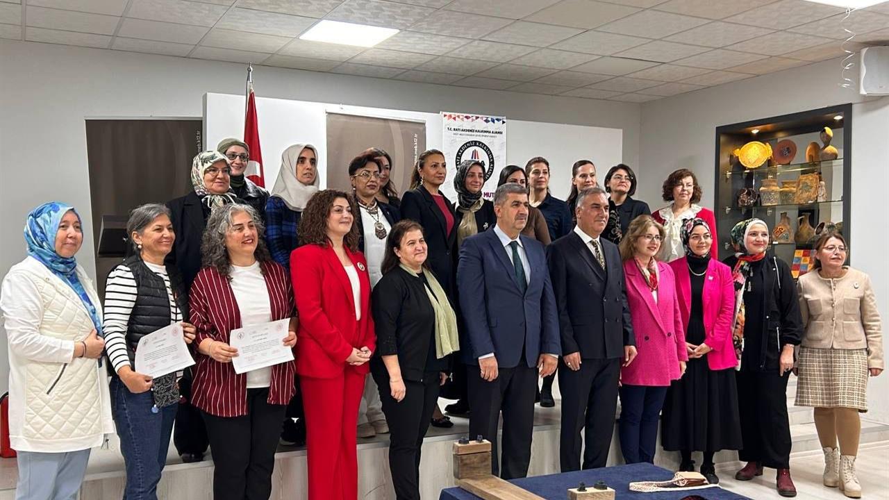 Antalya'da Çarpana Dokuma Sanatı Modern Ürünlerle Yeniden Hayat Buluyor