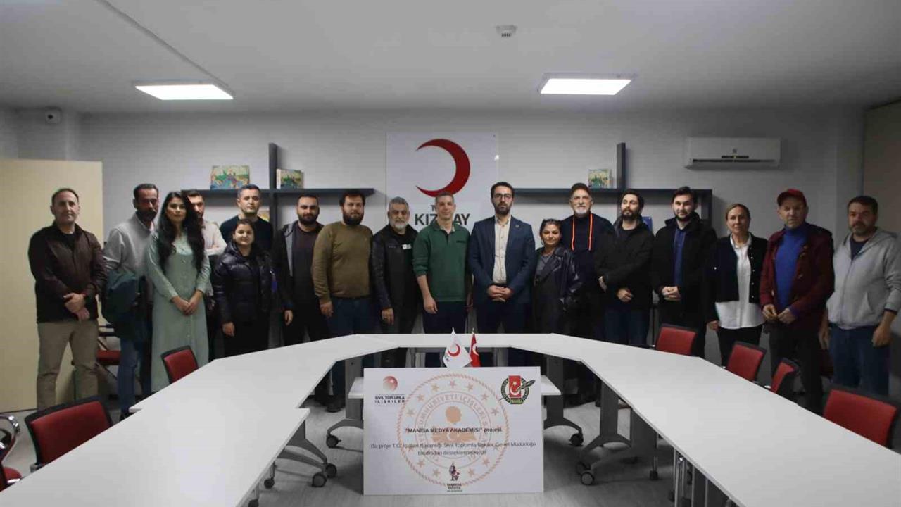 Manisa'da İlk Dersi 'yapay Zeka Haberciliği' Olarak Düzenlendi