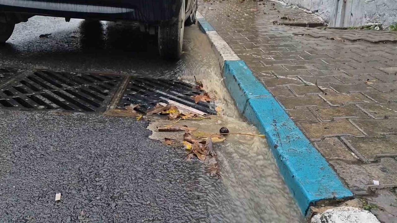 Tekirdağ Süleymanpaşa'da Sağanak Yağış Sonucu Su Birikintileri Oluştu