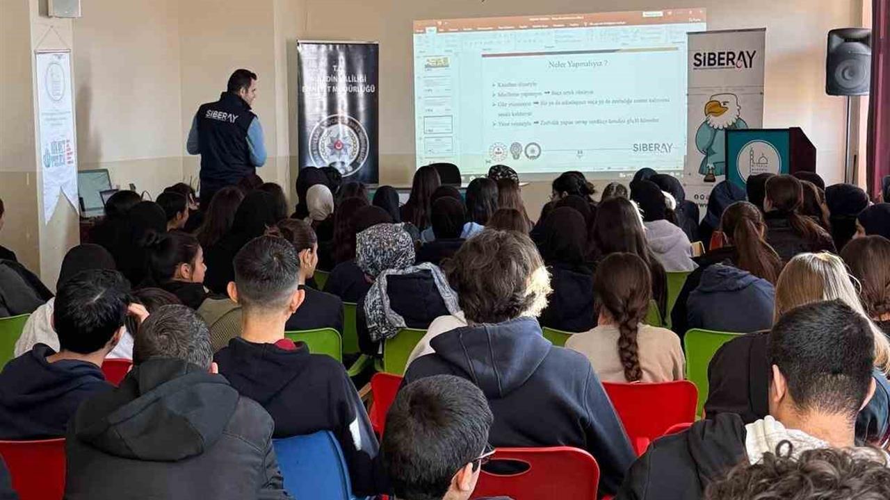 Mardin Artuklu'da Öğrencilere Siberay Projesi Kapsamında Eğitim Verildi