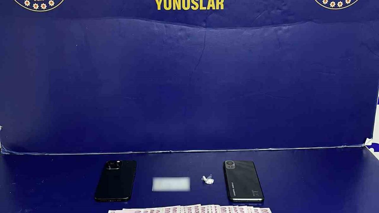 İstanbul Beşiktaş'ta Yapılan Uyuşturucu Denetiminde Elektrik Düzenekli Araçta Uyuşturucu Bulundu