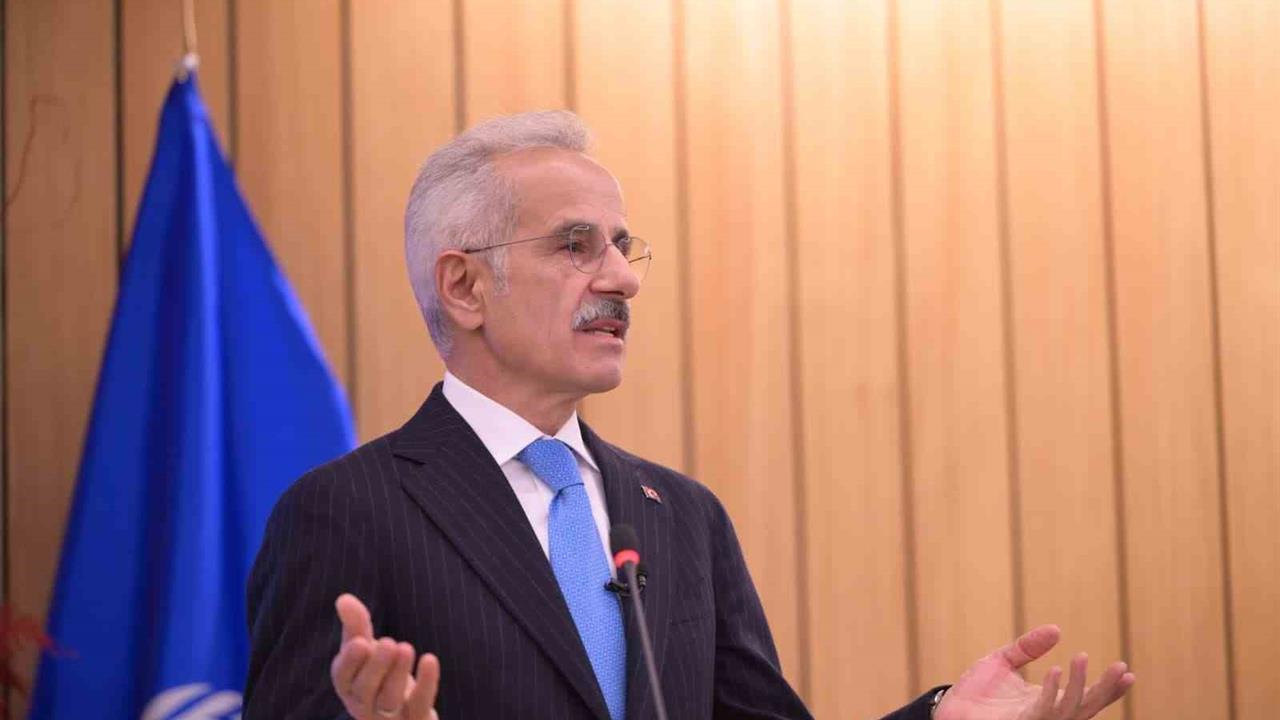 Ankara'da Bakan Uraloğlu, Türkiye'nin 139 ülkenin desteğiyle IMO Konsey üyeliğine yeniden seçildiğini açıkladı.