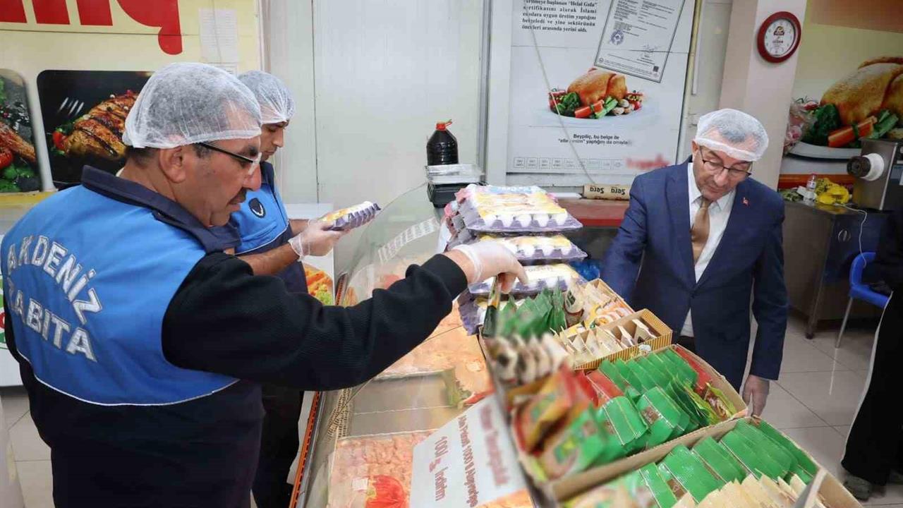 Mersin Akdeniz'de Gıda Güvenliği İçin Yapılan Denetimlerde Hijyen Kontrolü Sağlandı