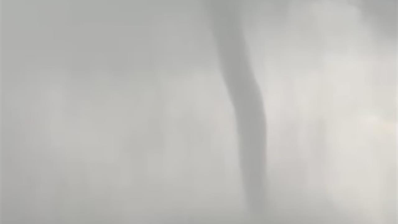 Muğla Marmaris'te Yağışla Birlikte Denizde Hortum Görüntülendi