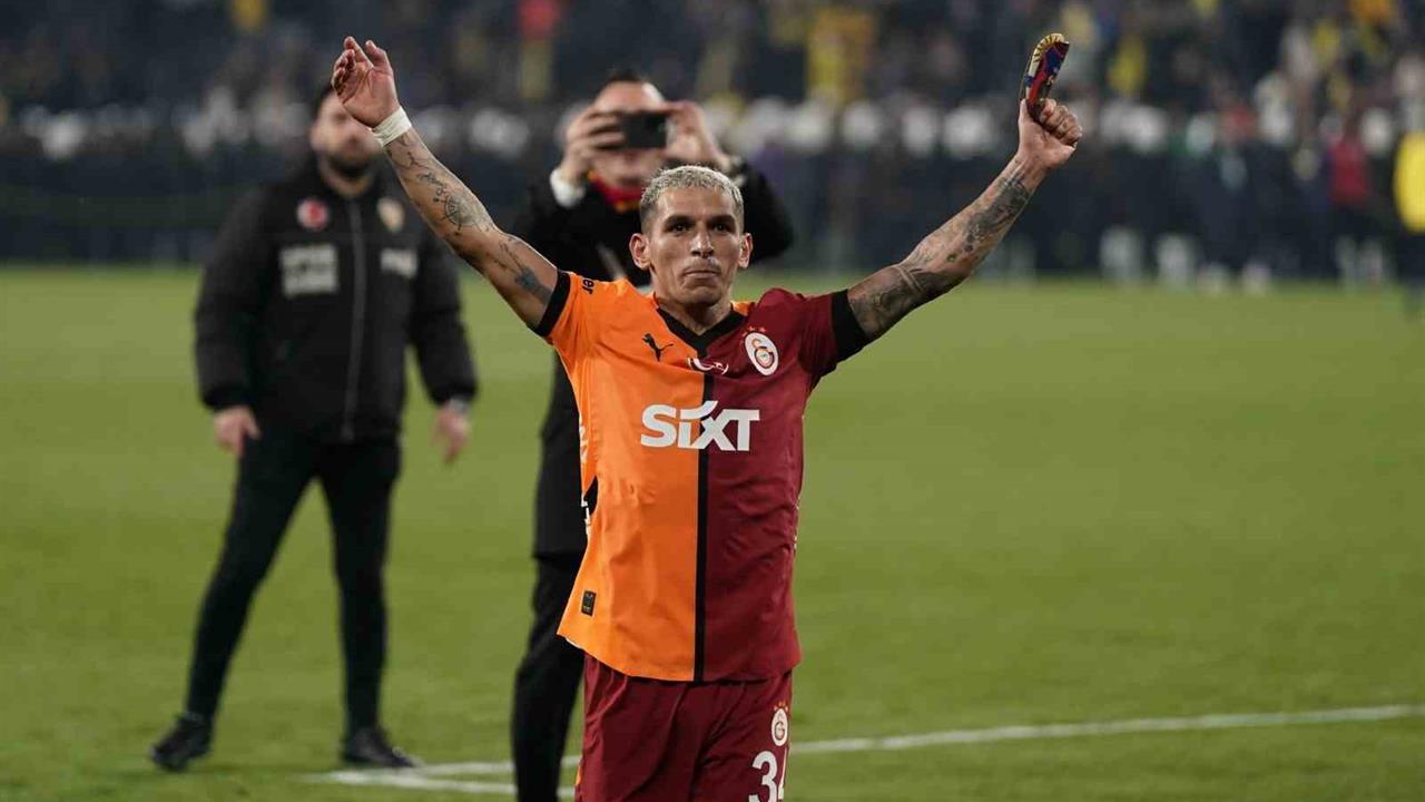 İstanbul'da Galatasaray ve Fenerbahçe Derbisinde 3 Futbolcu İlk Kez Oynayacak