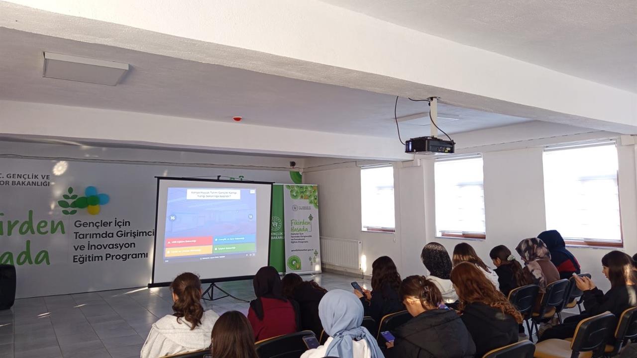 Konya Karapınar'dan Gençler Hüyük Tarım Kampı'na Katıldı