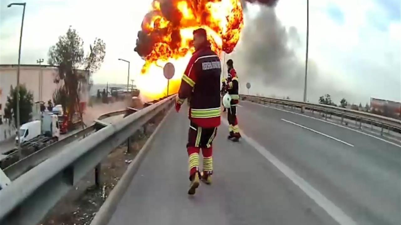 Mersin Toroslar'da Yangın Çıkan Tankerdeki 26 Bin Litre Yakıt Tehlikesi Ortadan Kaldırıldı