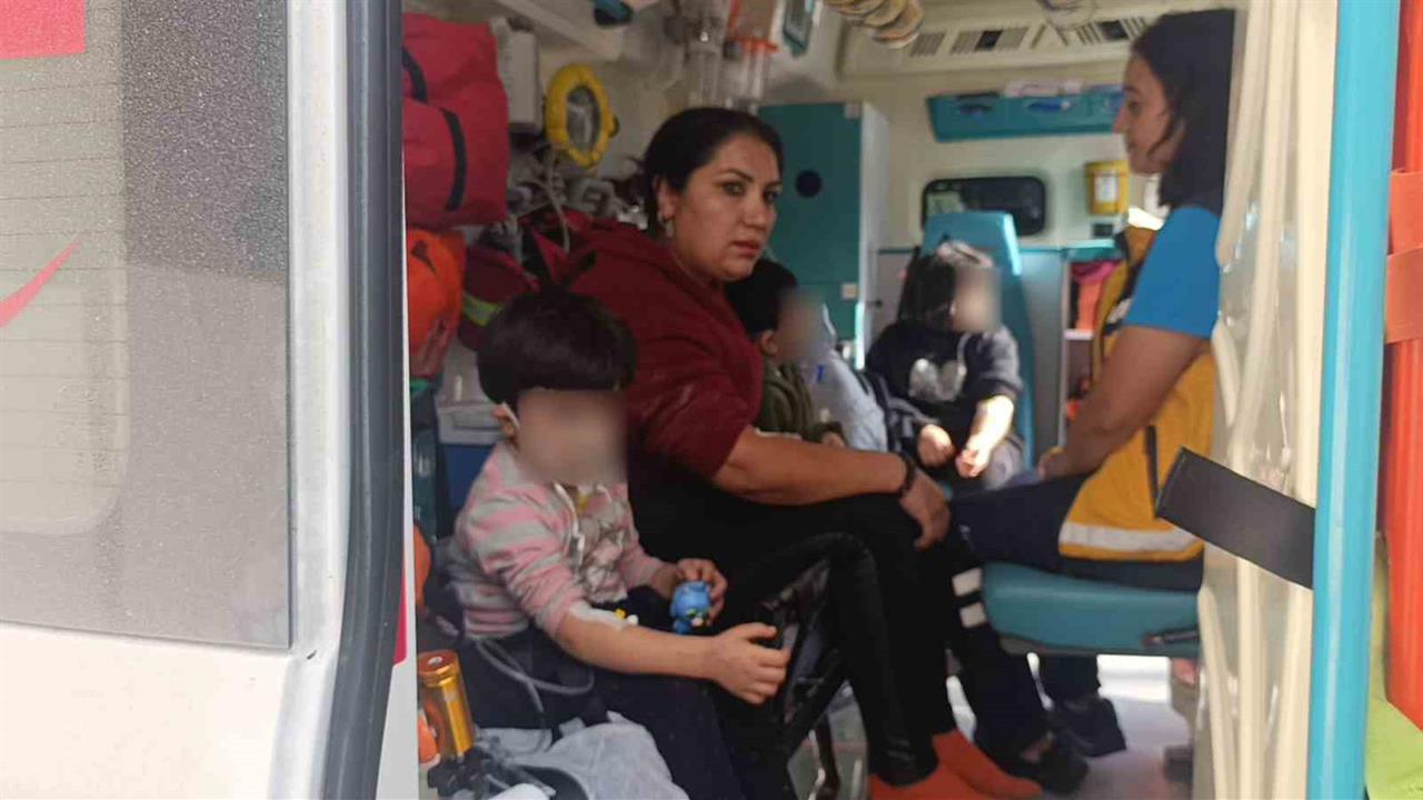 Antalya Manavgat'ta Çatı Katındaki Yangında 3 Çocuk İnşaat İşçileri Tarafından Kurtarıldı