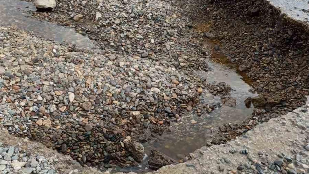 Çanakkale Ayvacık'ta Yaşanan Şiddetli Yağışlar Nedeniyle Kadırga Koyu Yolu Kapandı