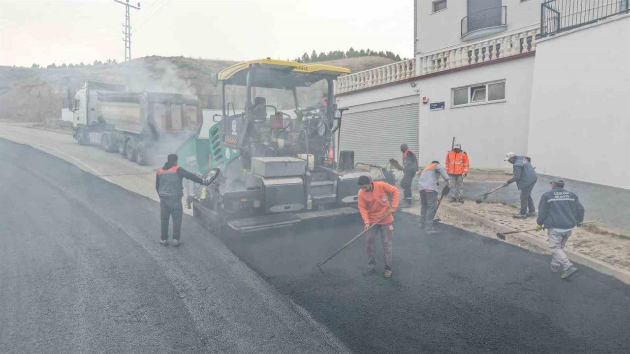 Kayseri Özvatan Küpeli Mahallesi'nde 5 Bin 300 Ton Sıcak Asfalt Uygulandı