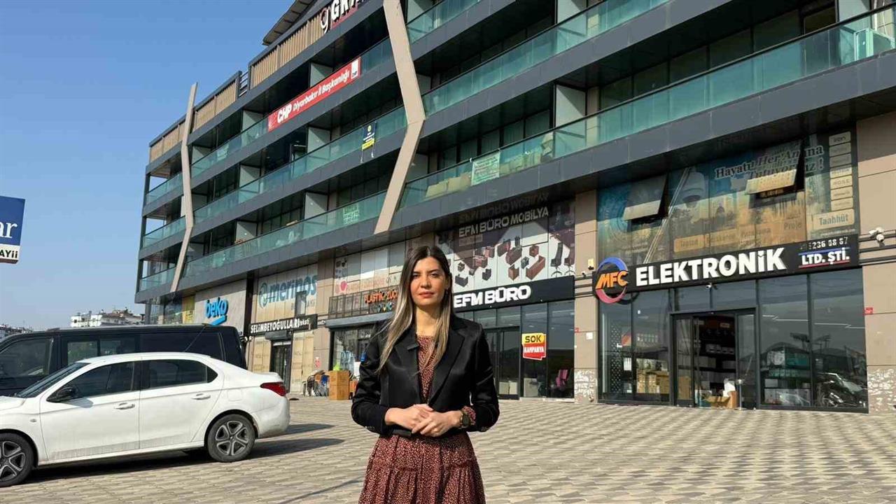 Diyarbakır'da CHP'nin Adayı Olan Canan Demir, Partisinden İstifa Etti