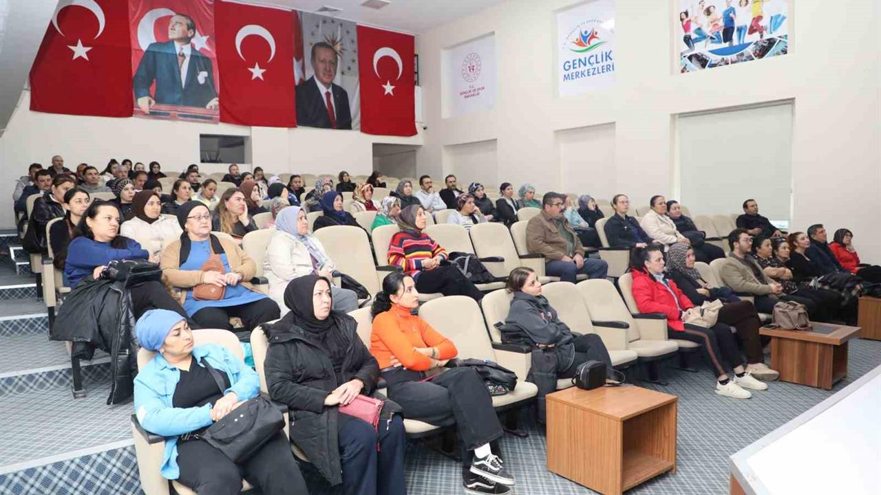 Uşak'ta Kantin Çalışanlarına Yönelik Hijyen Eğitimi Düzenlendi