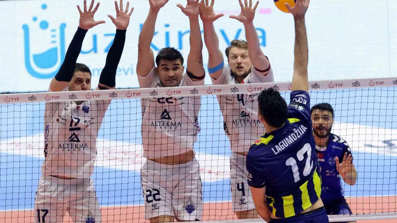 İzmir'de Altekma, Fenerbahçe'ye 3-1 Mağlup Oldu.