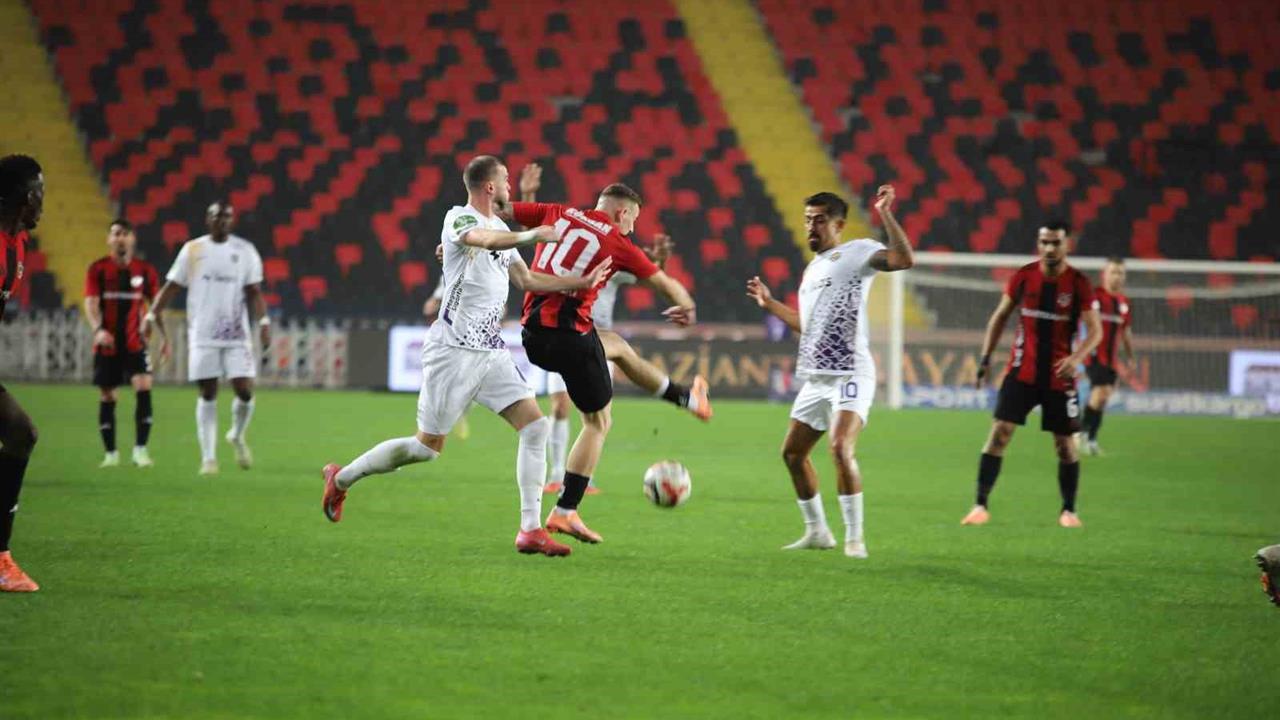 Gaziantep'te Eyüpspor, Gaziantep FK'yı 1-0 Geride Bıraktı
