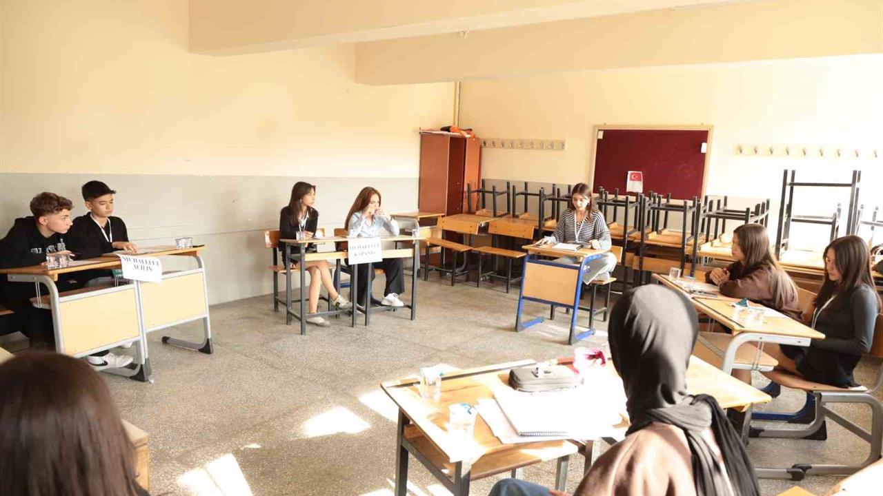 Aydın Nazilli'de Düzenlenen Münazara Turnuvası'na 112 Öğrenci Katıldı