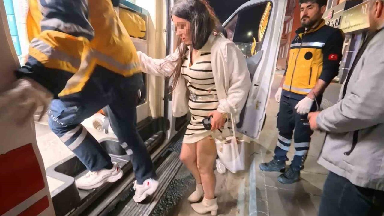 Aksaray Merkez'de Bir Kadın, Erkek Arkadaşının Yeni Sevgilisini Bıçakladı