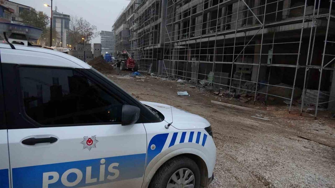 Malatya'da Bir Şantiyede Spiral Makinesiyle Yaralanan İşçi Hastaneye Kaldırıldı