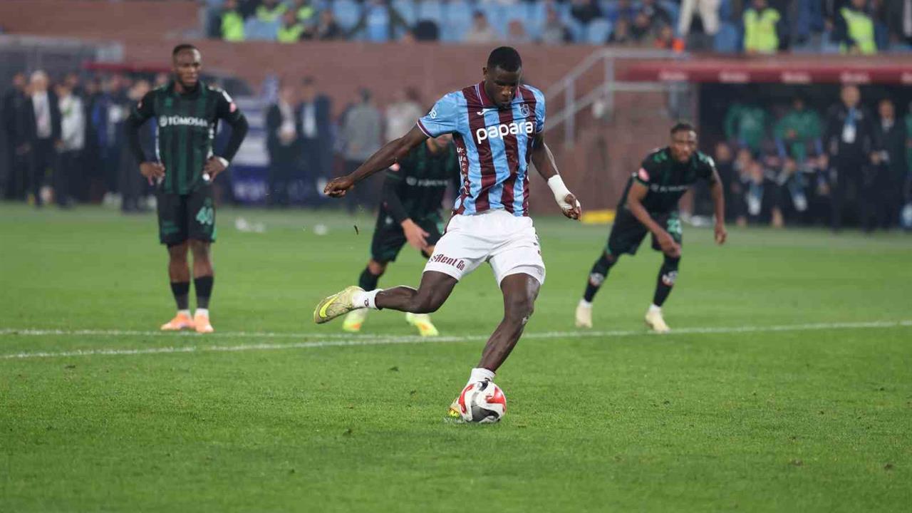 Trabzon'da Konyaspor'la Oynanan Maçta İlk Yarı 1-1 Beraberlikte Tamamlandı