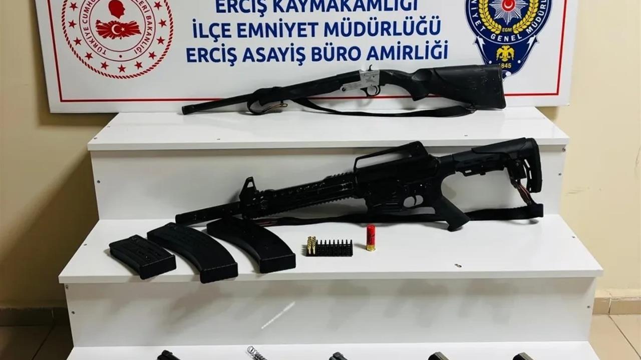 Van Erciş'te Yapılan Operasyonda 5 Tabanca ve 2 Tüfek Bulundu