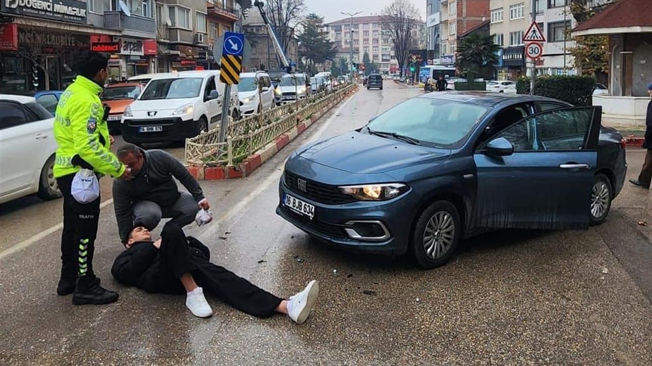 Bursa İnegöl'de Otomobille Çarpışan Motosiklet Sürücüsü Yaralandı