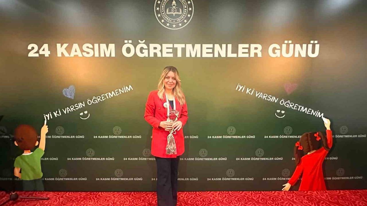 Bayburt'ta Yılın Öğretmeni Seçilen Mevhibe Kübra Hançer, Başkent'te Temsil Etti.