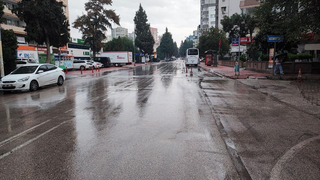 Adana'da Meteoroloji'nin Uyardığı Kuvvetli Yağış Etkili Olmaya Başladı