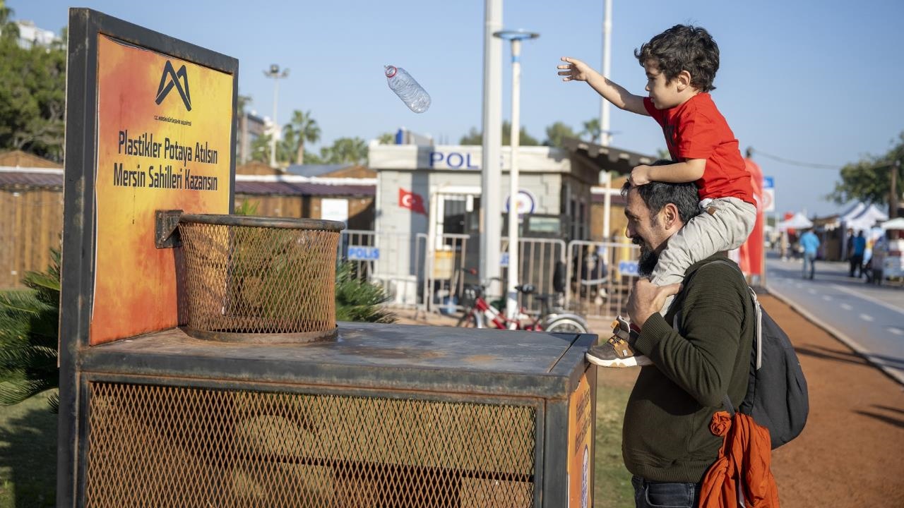 Mersin Sahilleri Plastiksizleşiyor: 10 Ayda Yarım Milyon Pet Şişe Denizden Kurtarıldı
