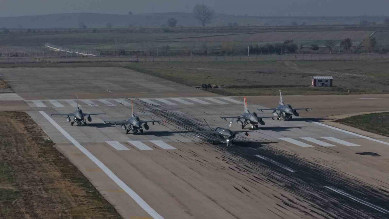 Bayraktar KIZILELMA, Sinop'ta Hava-Hava Füzesiyle Hedef Vurdu