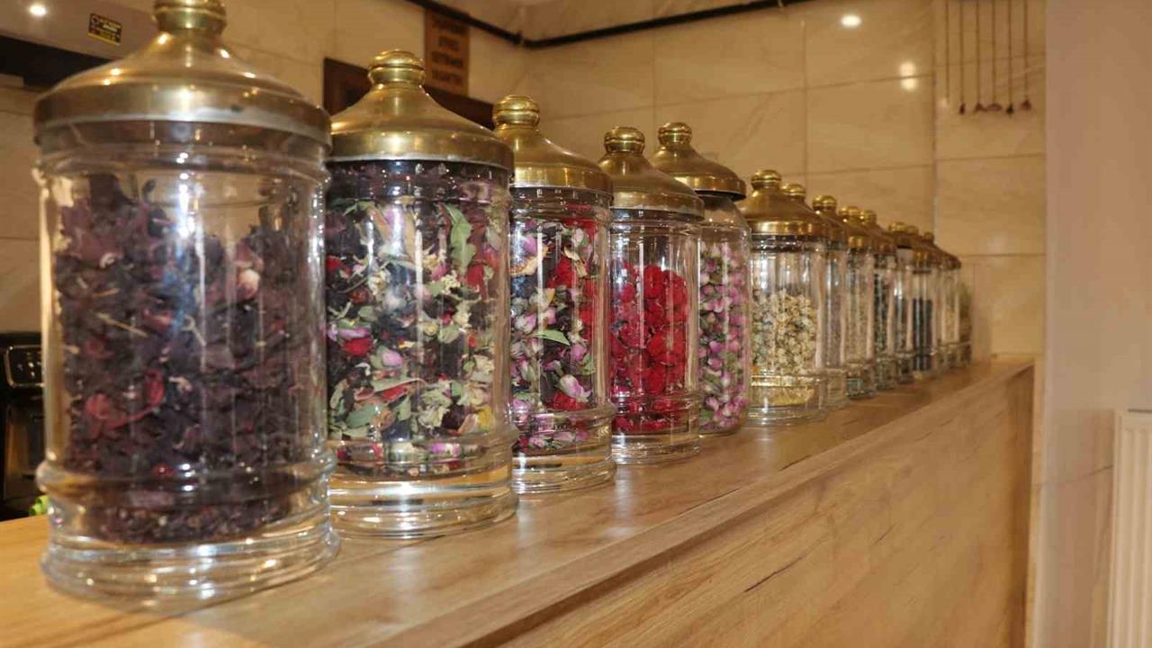 Sivas'ta Bir Kafede 50 Farklı Bitki Çayı İle Müşterilere Farklı Deneyimler Sunuluyor