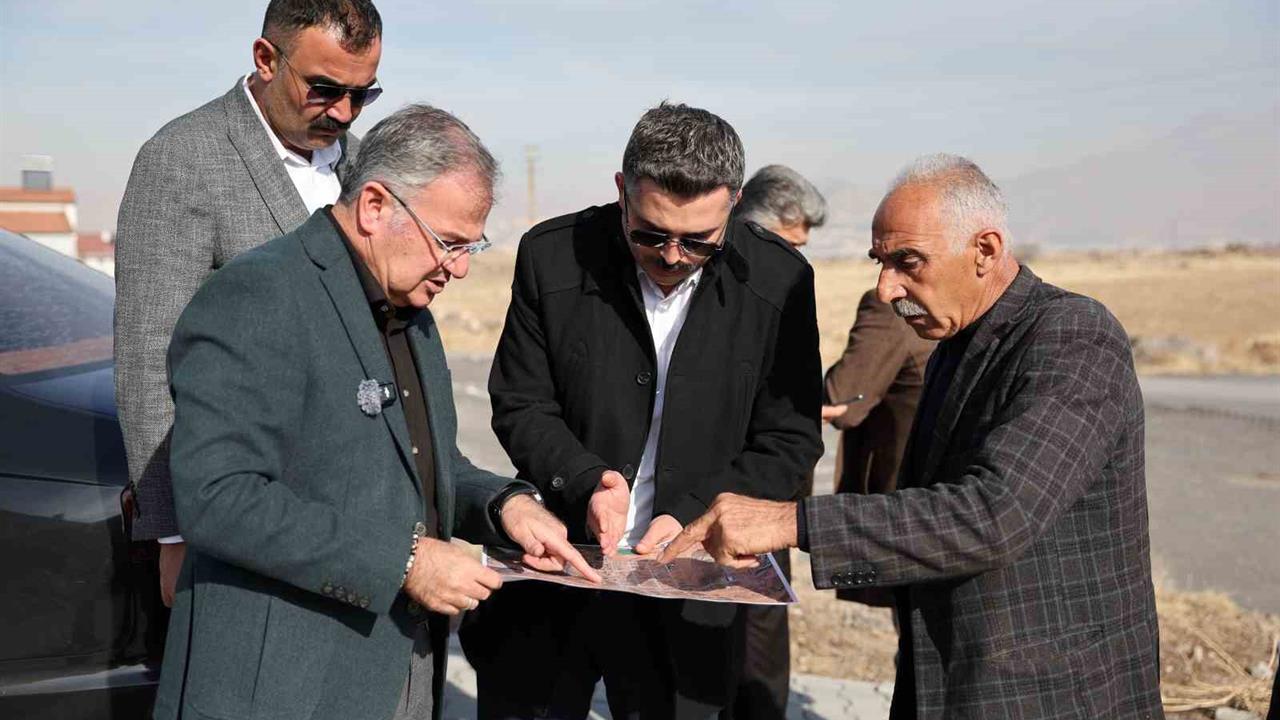 Kayseri Hacılar'da Karpuzsekisi Mahallesi'nde Kışa Hazırlık İçin Çalışmalar Devam Ediyor