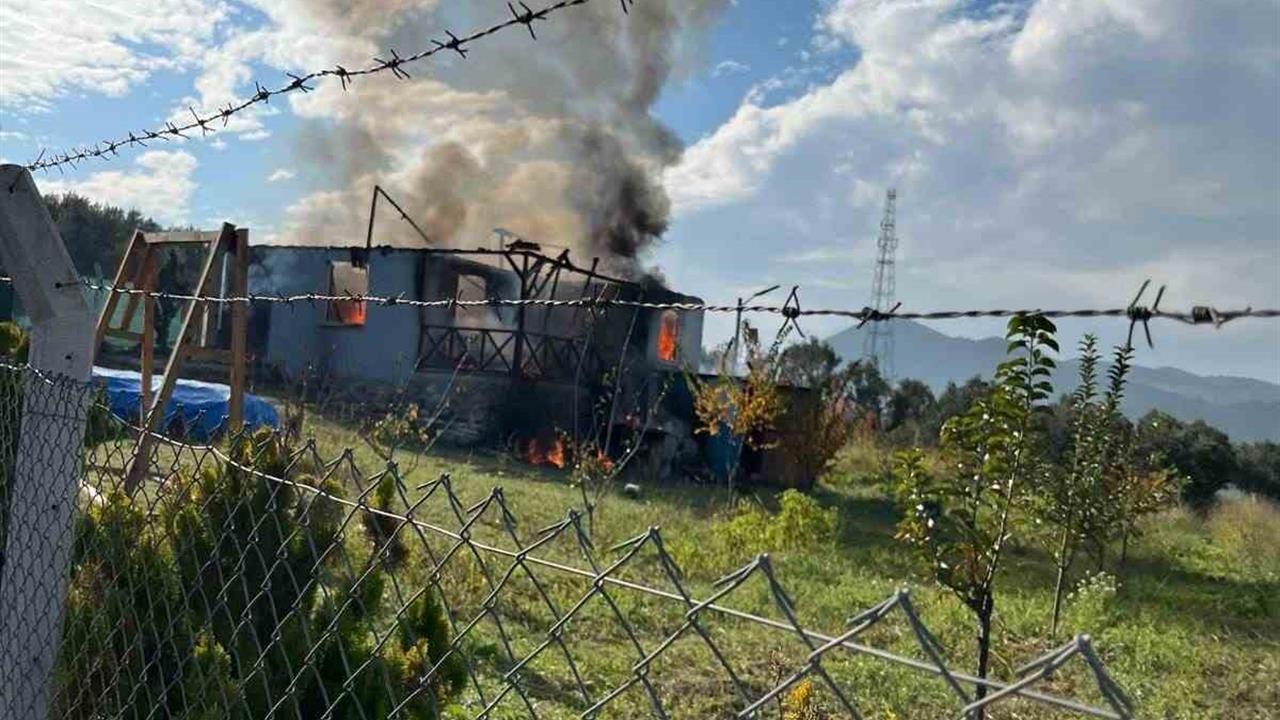 Bilecik Osmaneli'nde Bağ Evinde Meydana Gelen Yangında Evin Kullanılamaz Hale Geldiği Belirtildi