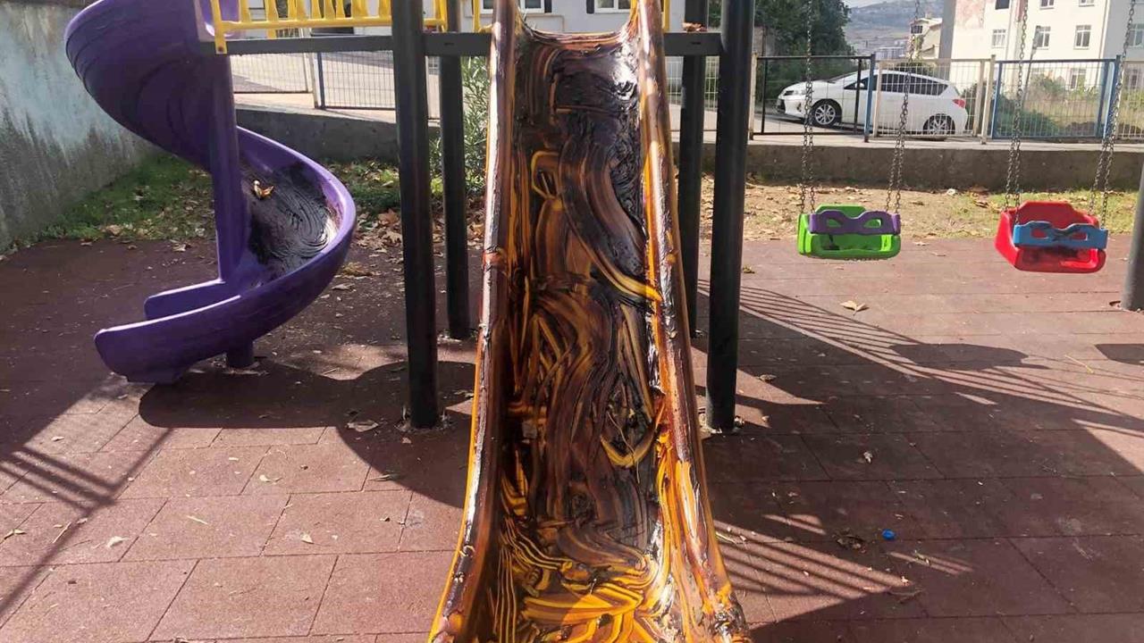 Samsun Canik'te Parklara Kimliği Belirsiz Kişiler Tarafından Zarar Verildi