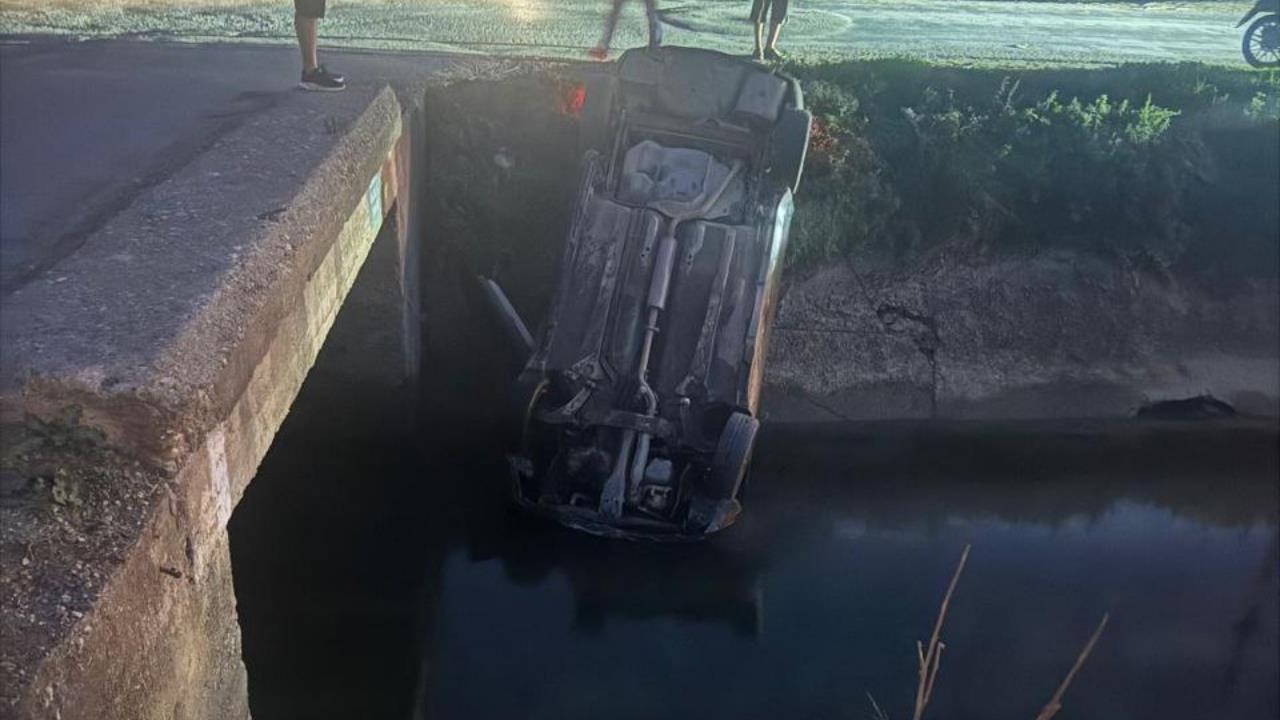 Tarsus'ta Kontrolden Çıkan Otomobil Dereye Uçtu