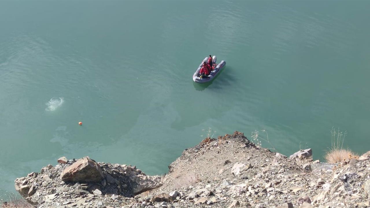 Van Gürpınar'da Baraja Uçan Otomobilde İki Kişinin Kimlikleri Belirlendi