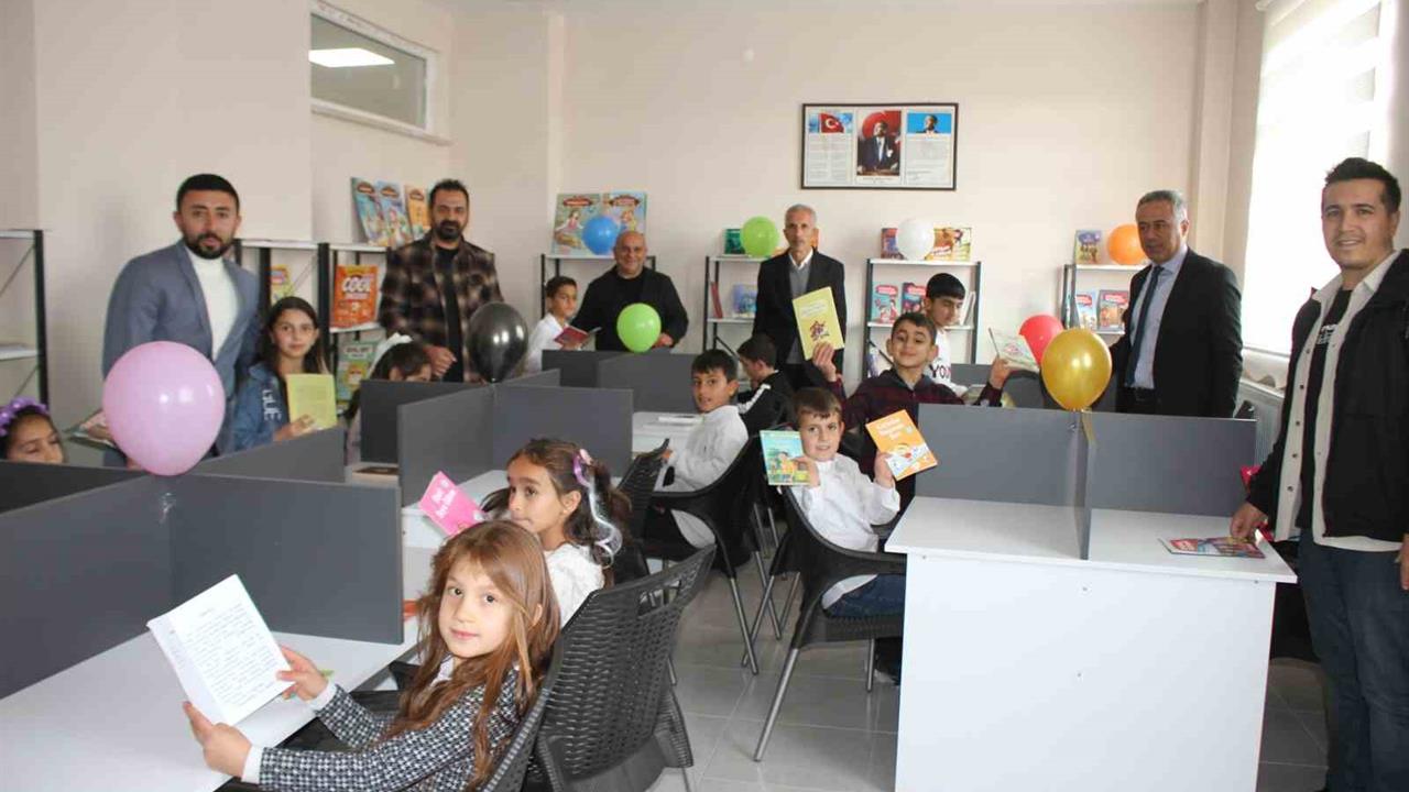 Muş Malazgirt İlkokulu'nda Yeni Kütüphane, Öğretmenler ve Gönüllülerle Açıldı