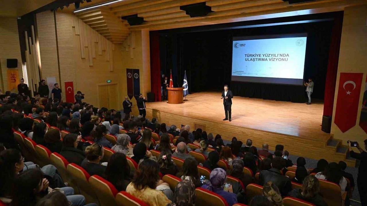 Eskişehir'de Ufest Gençlik Festivali, Bakan Yardımcısı Boyraz'ın Katılımıyla Tamamlandı