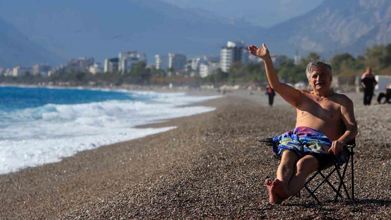 Antalya'da Yağmurun Ardından Güneşli Hava ve Deniz Keyfi Başladı