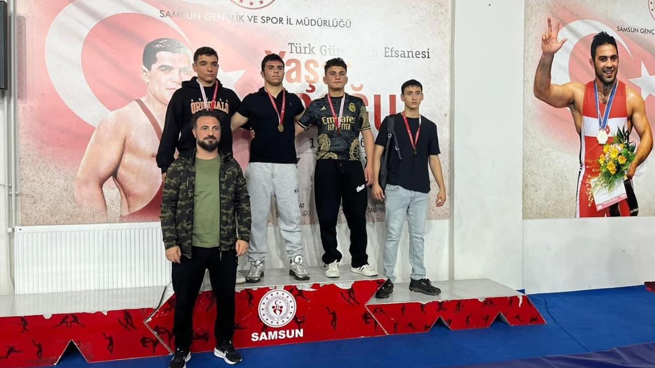 İlkadım'da Güreş Takımı, İl Seçmelerinde 10 Madalya Kazandı