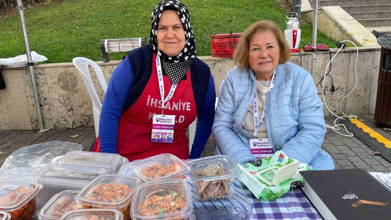 Bursa Heykel'de Kadınların Ürettiği El İşi Ürünler Ve Yöresel Tatlar Tanıtıldı