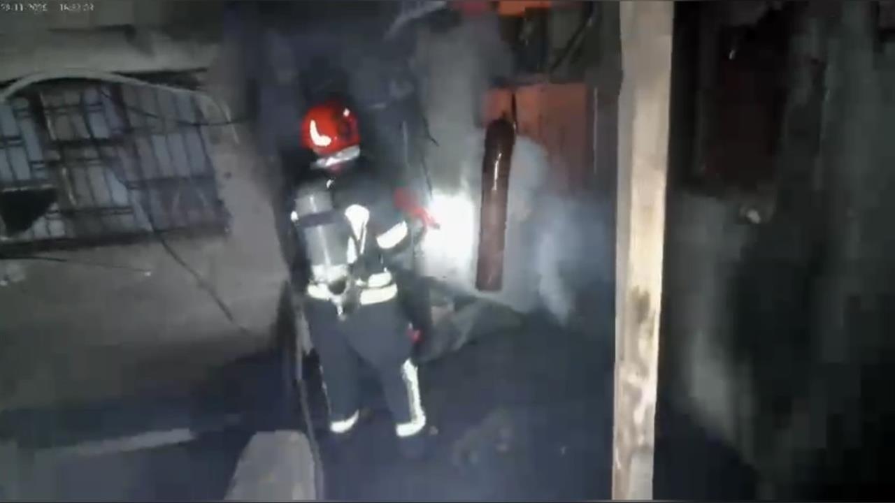 Osmaniye Merkez Cumhuriyet Mahallesi'nde İki Katlı Ahşap Evde Yangın Çıktı