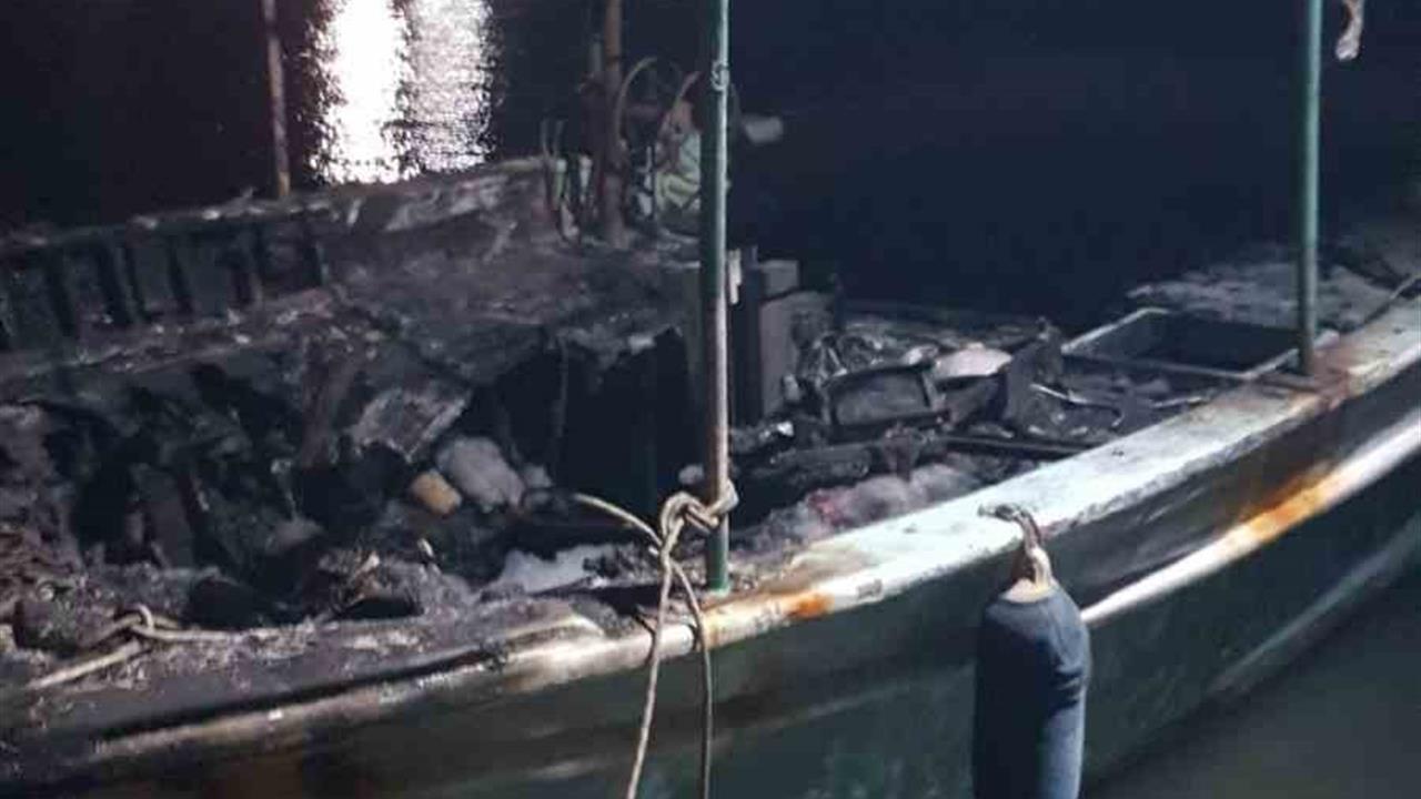 Antalya Konyaaltı'nda Düşen Yıldırım, 3 Tekneyi Kül Etti